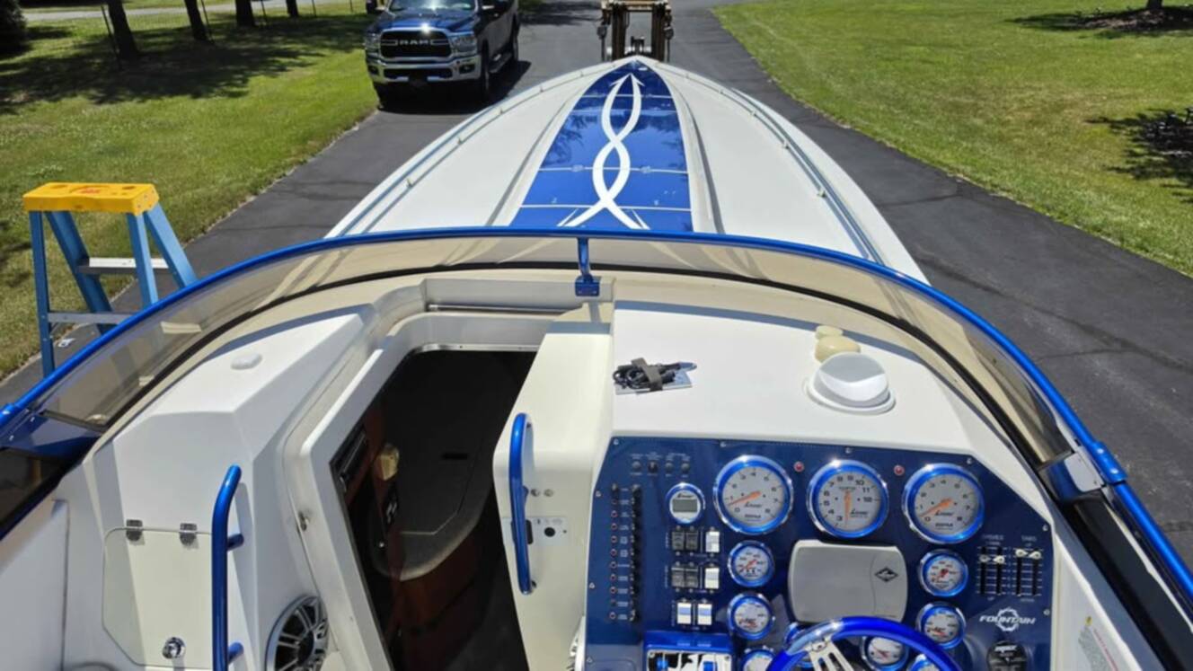 A photo of this 2008 Fountain 38 LIGHTNING