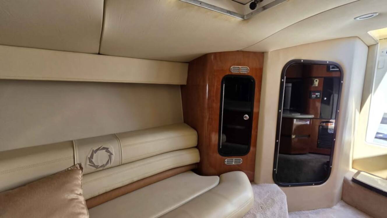 A photo of this 2008 Fountain 38 LIGHTNING