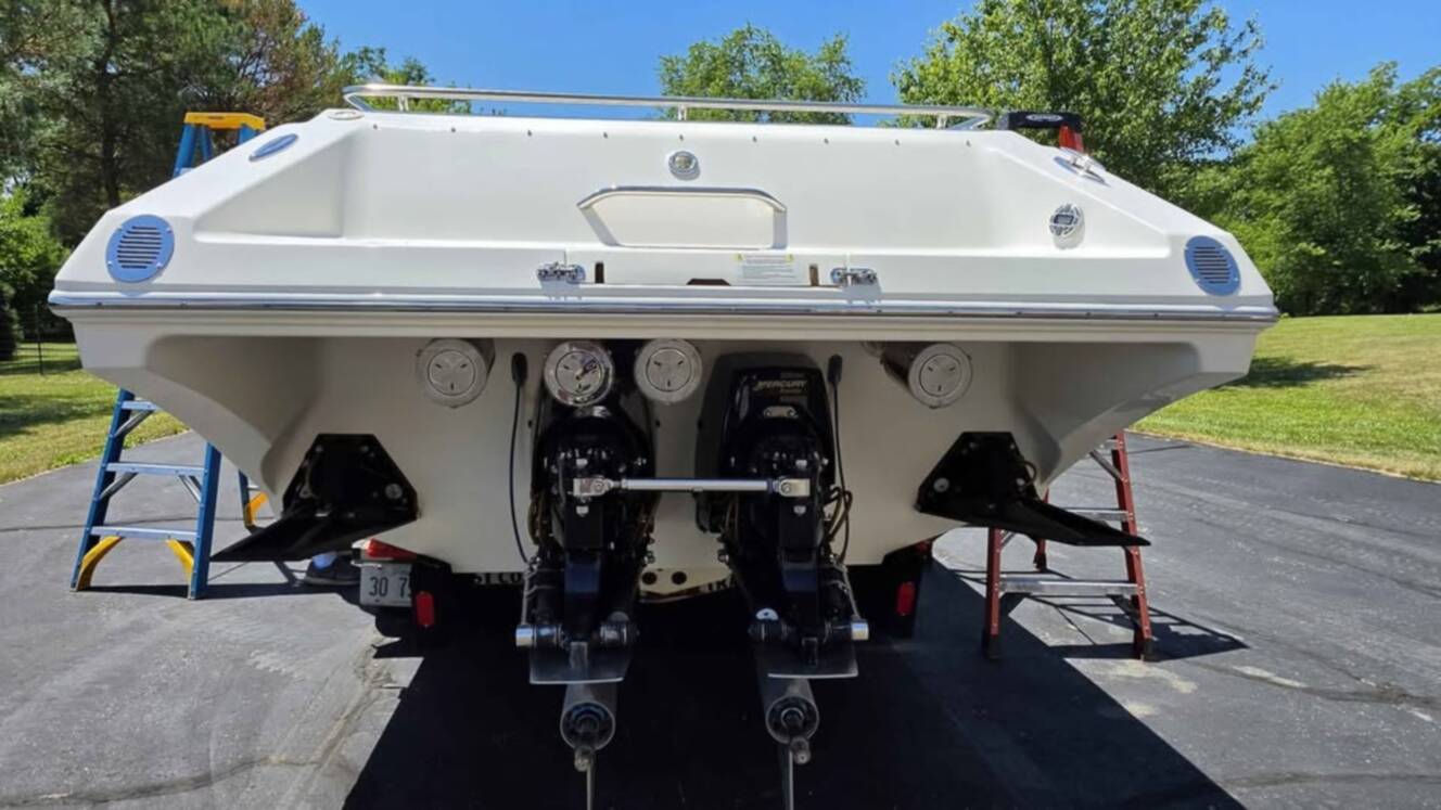 A photo of this 2008 Fountain 38 LIGHTNING