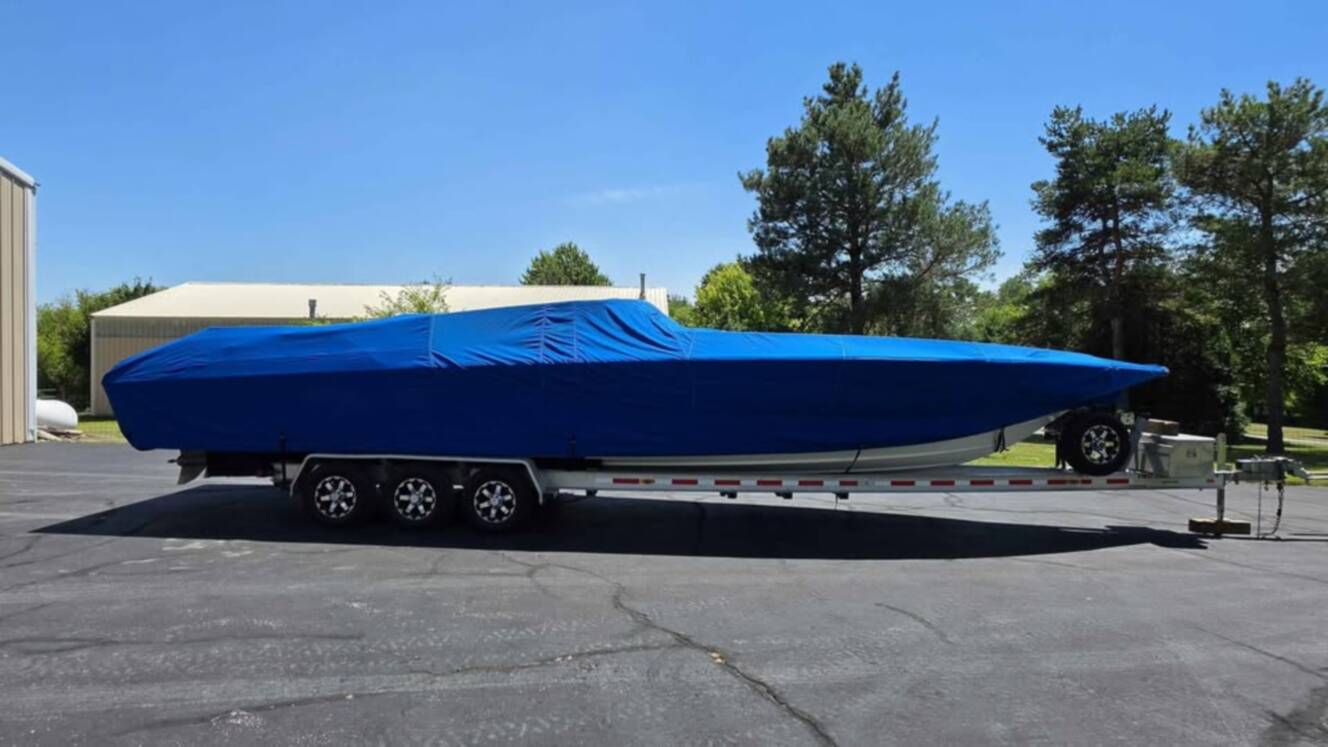 A photo of this 2008 Fountain 38 LIGHTNING