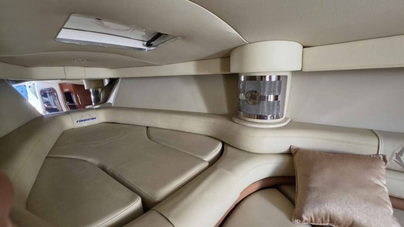 A photo of this 2008 Fountain 38 LIGHTNING