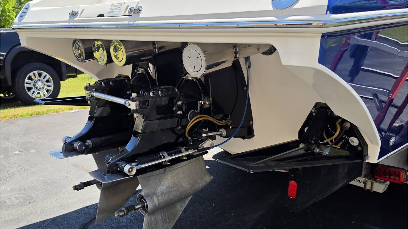 A photo of this 2008 Fountain 38 LIGHTNING