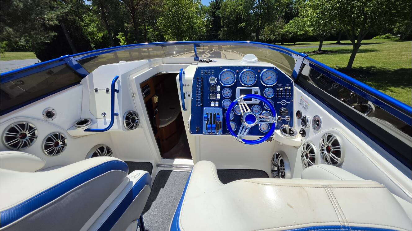 A photo of this 2008 Fountain 38 LIGHTNING