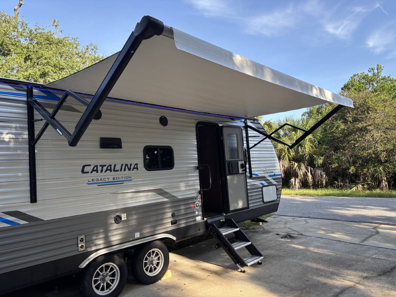 A photo of this 2021 Coachmen CATALINA LEGACY EDITION 243RBS