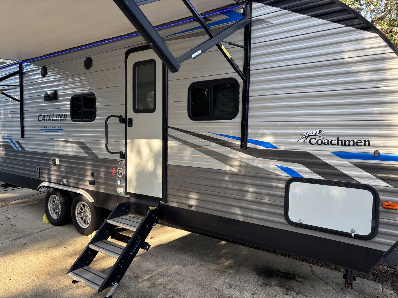 A photo of this 2021 Coachmen CATALINA LEGACY EDITION 243RBS