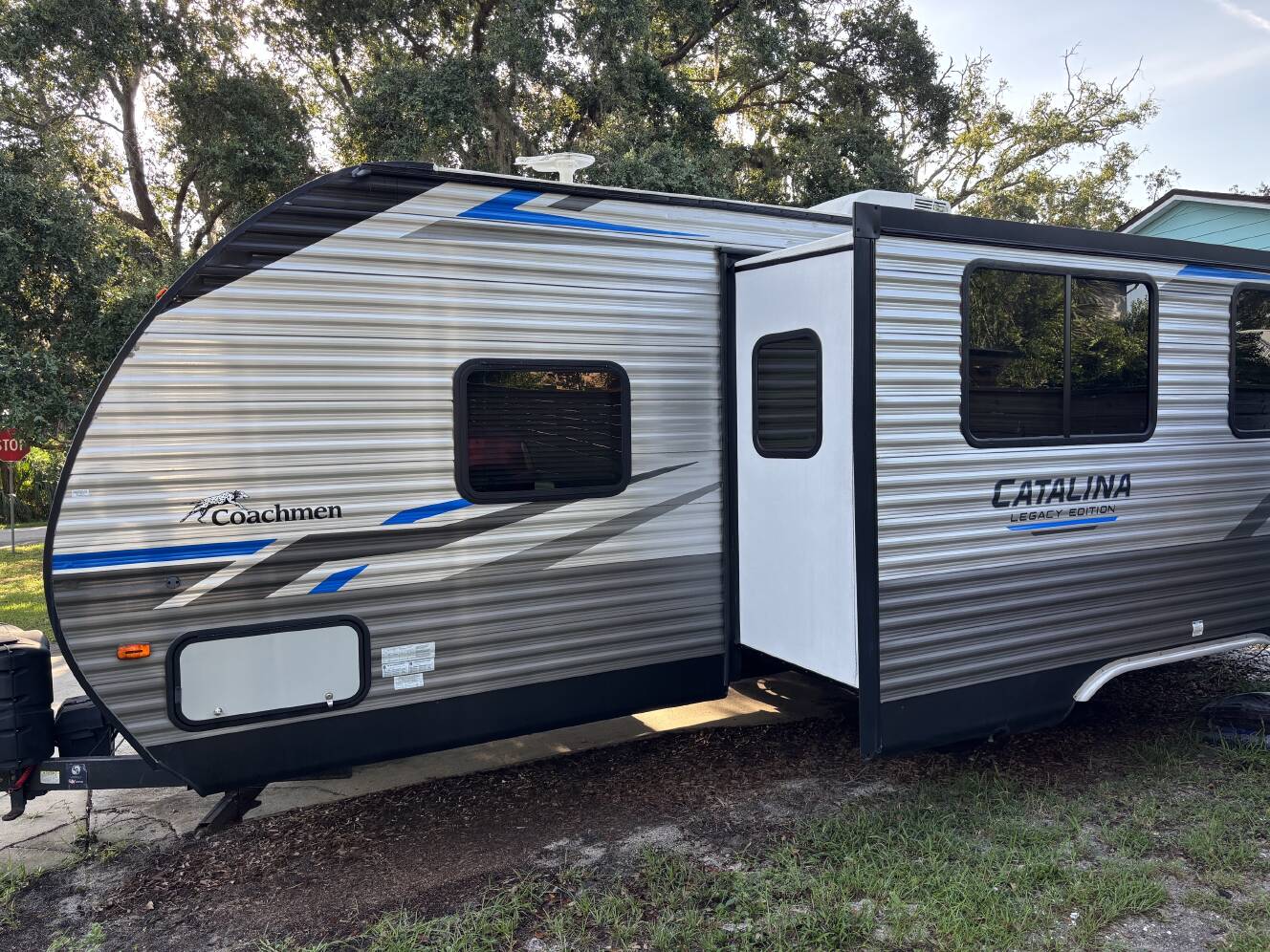 A photo of this 2021 Coachmen CATALINA LEGACY EDITION 243RBS