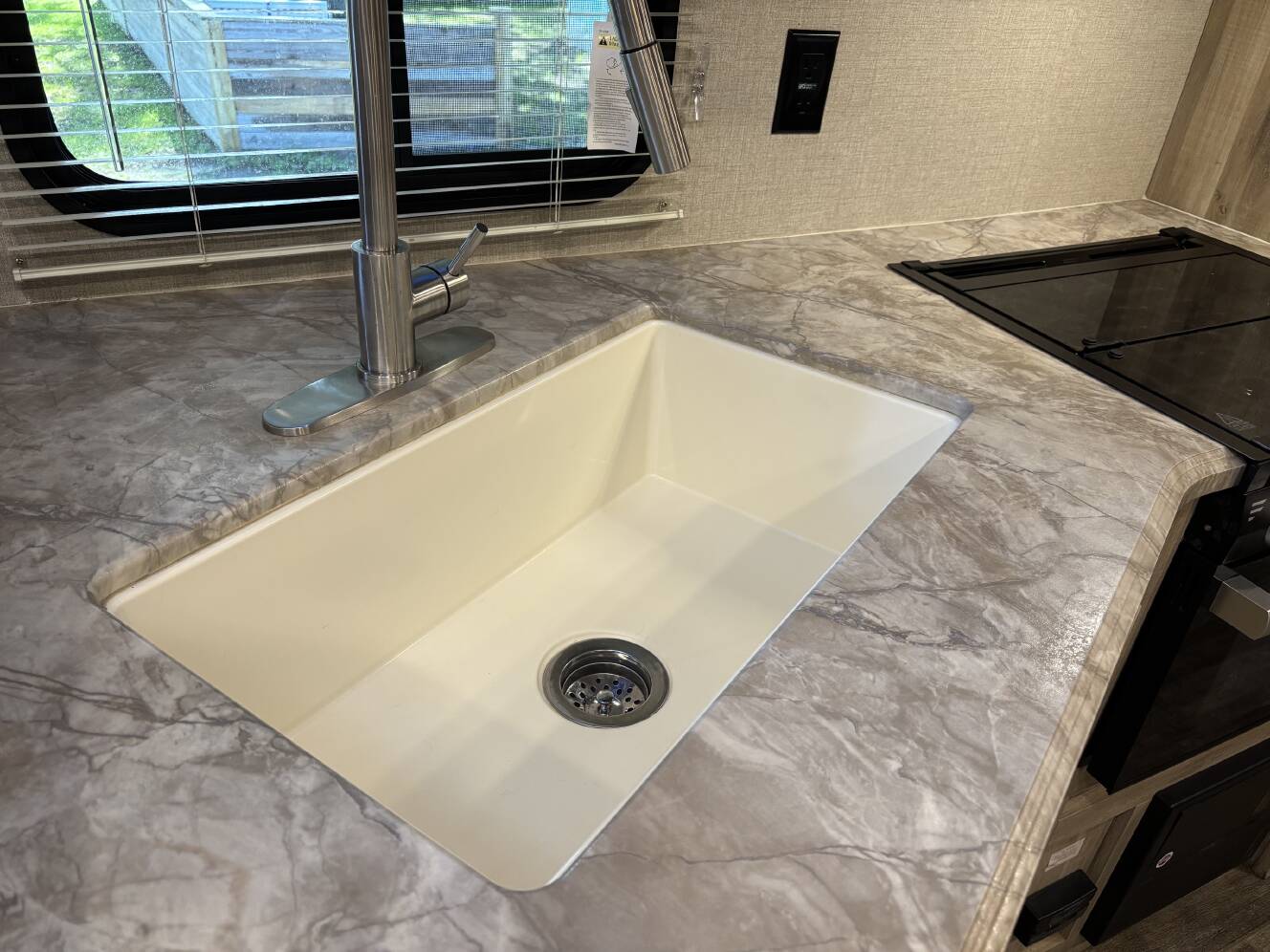 A photo of this 2021 Coachmen CATALINA LEGACY EDITION 243RBS