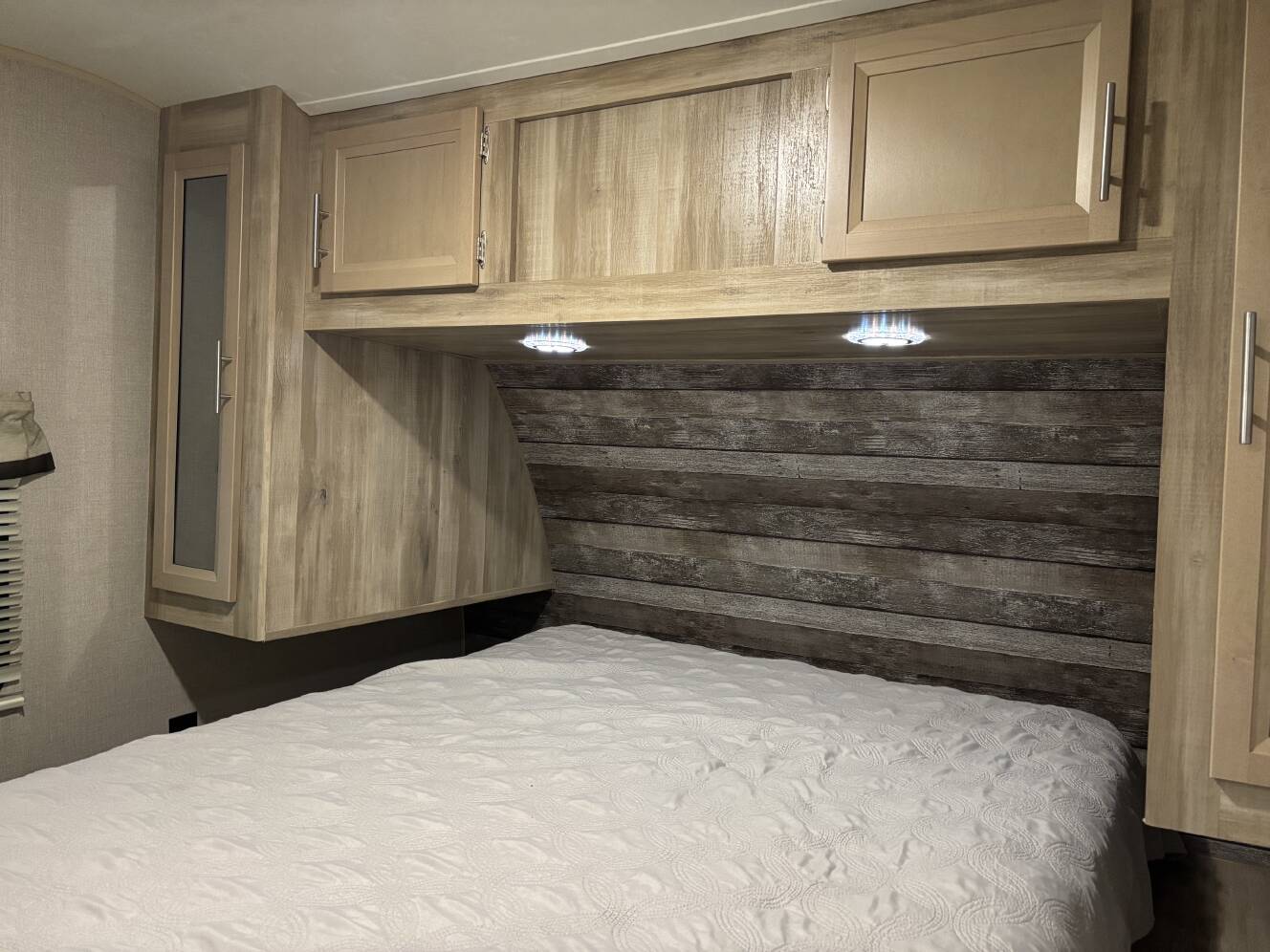 A photo of this 2021 Coachmen CATALINA LEGACY EDITION 243RBS