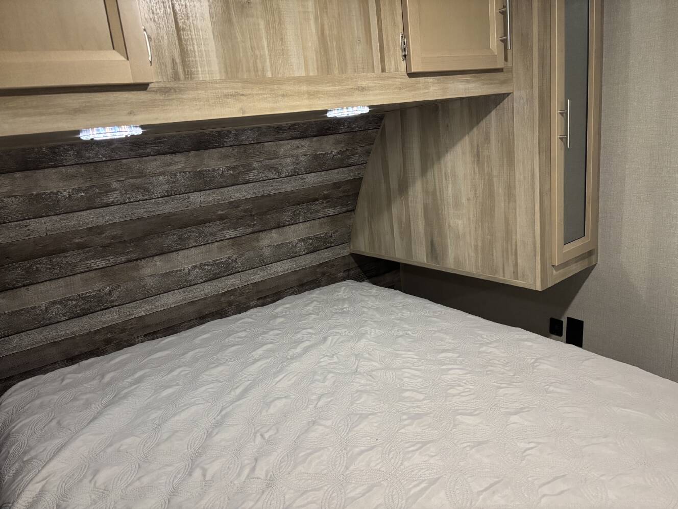 A photo of this 2021 Coachmen CATALINA LEGACY EDITION 243RBS
