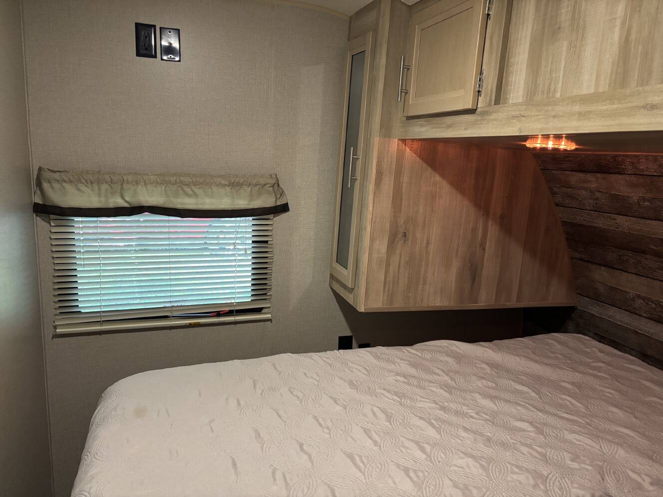 A photo of this 2021 Coachmen CATALINA LEGACY EDITION 243RBS