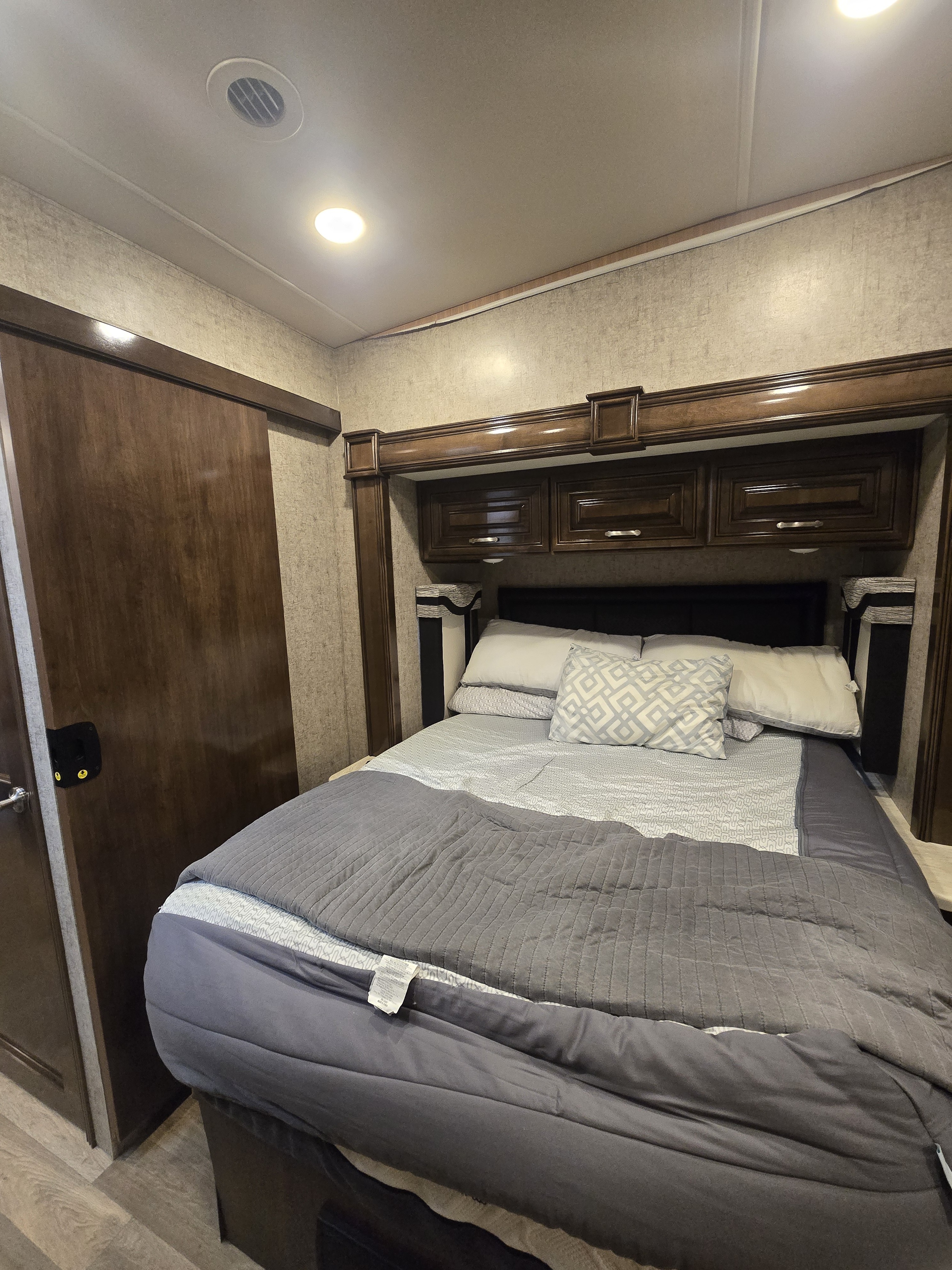 2019 Thor Motor Coach OUTLAW 37RB in carnegie PA
