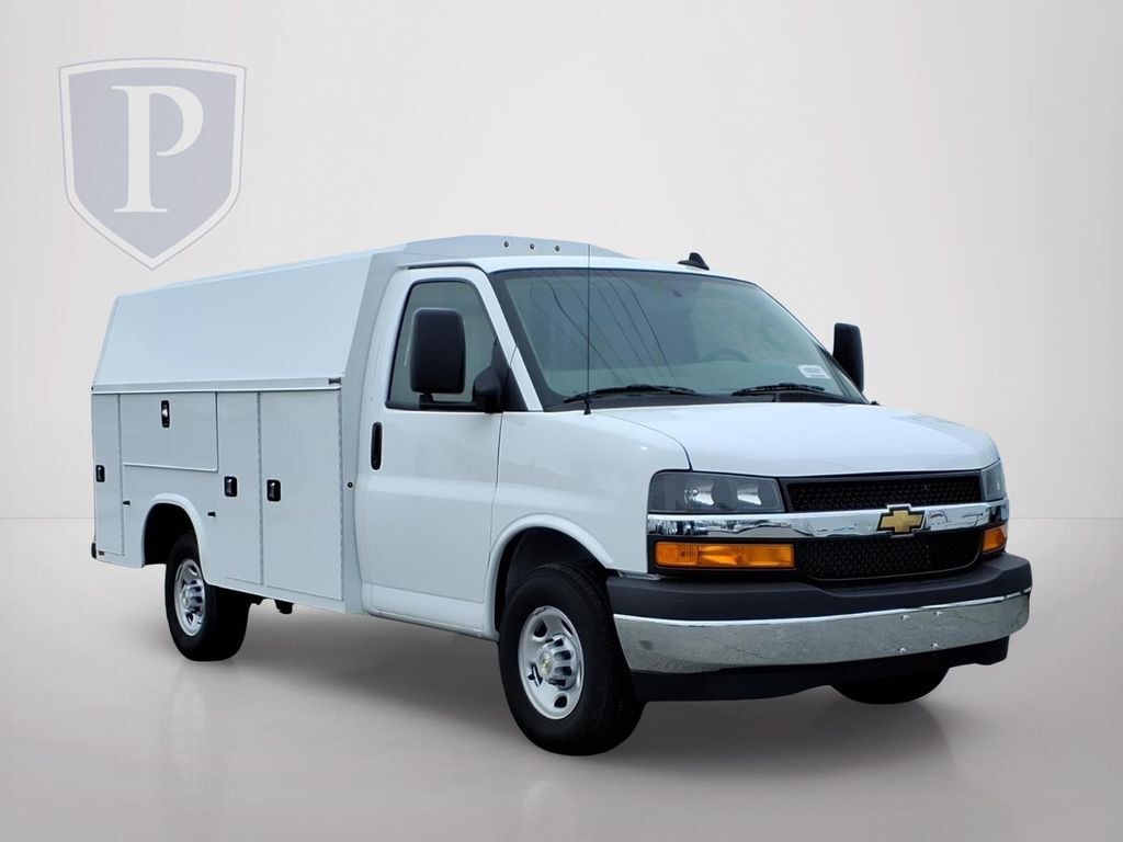 2025 CHEVROLET Express 3500 in Kernersville, NC
