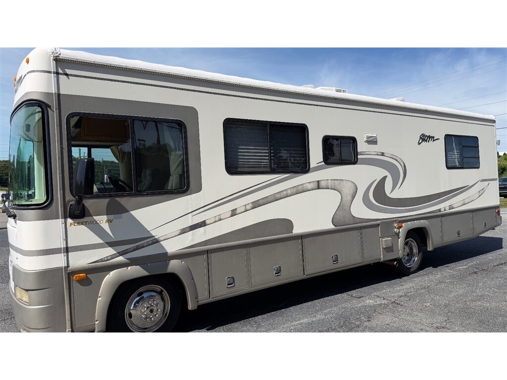2001 Fleetwood STORM 30H in hickory NC
