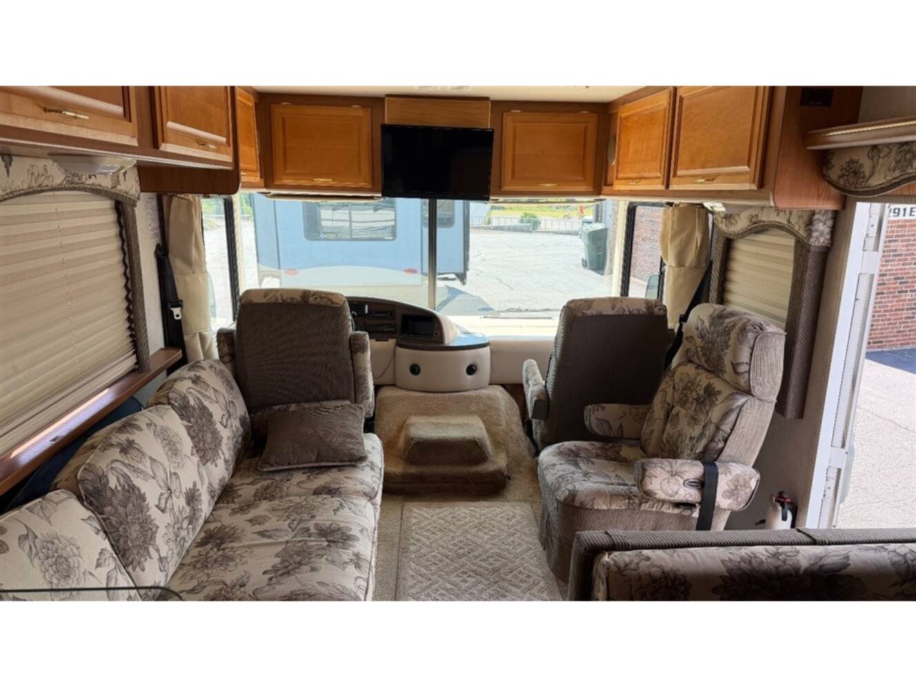 A photo of this 2001 Fleetwood STORM 30H