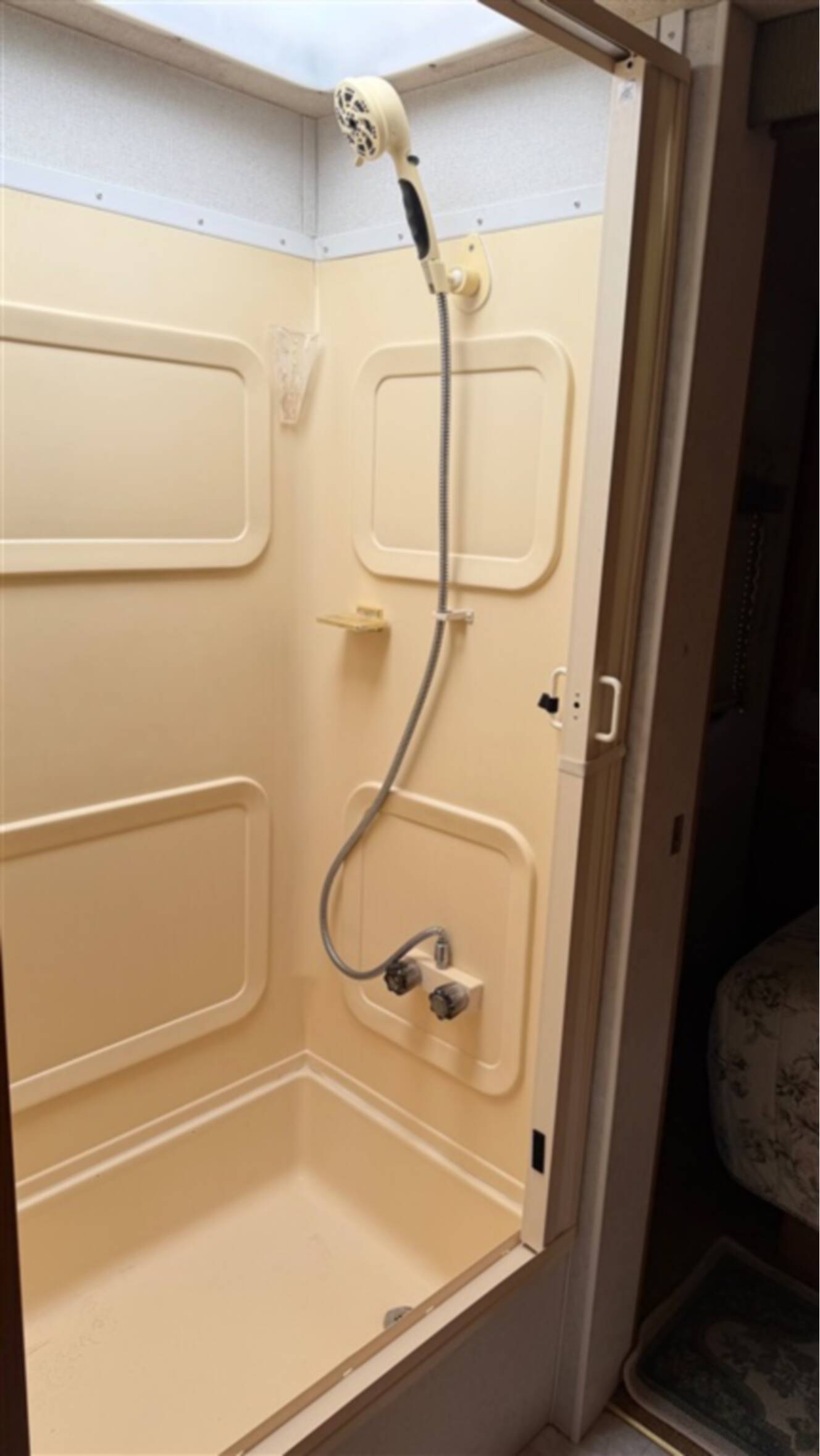 A photo of this 2001 Fleetwood STORM 30H