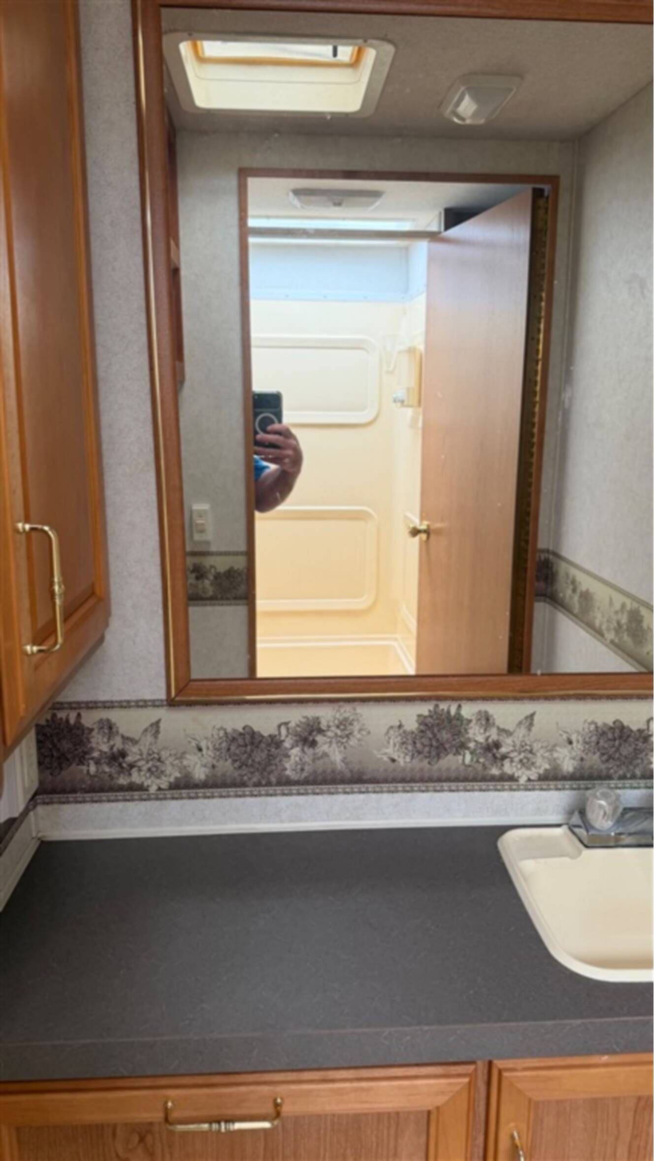 A photo of this 2001 Fleetwood STORM 30H