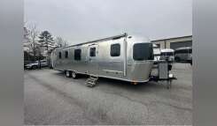 2026 Airstream Classic 33FB Twin RV