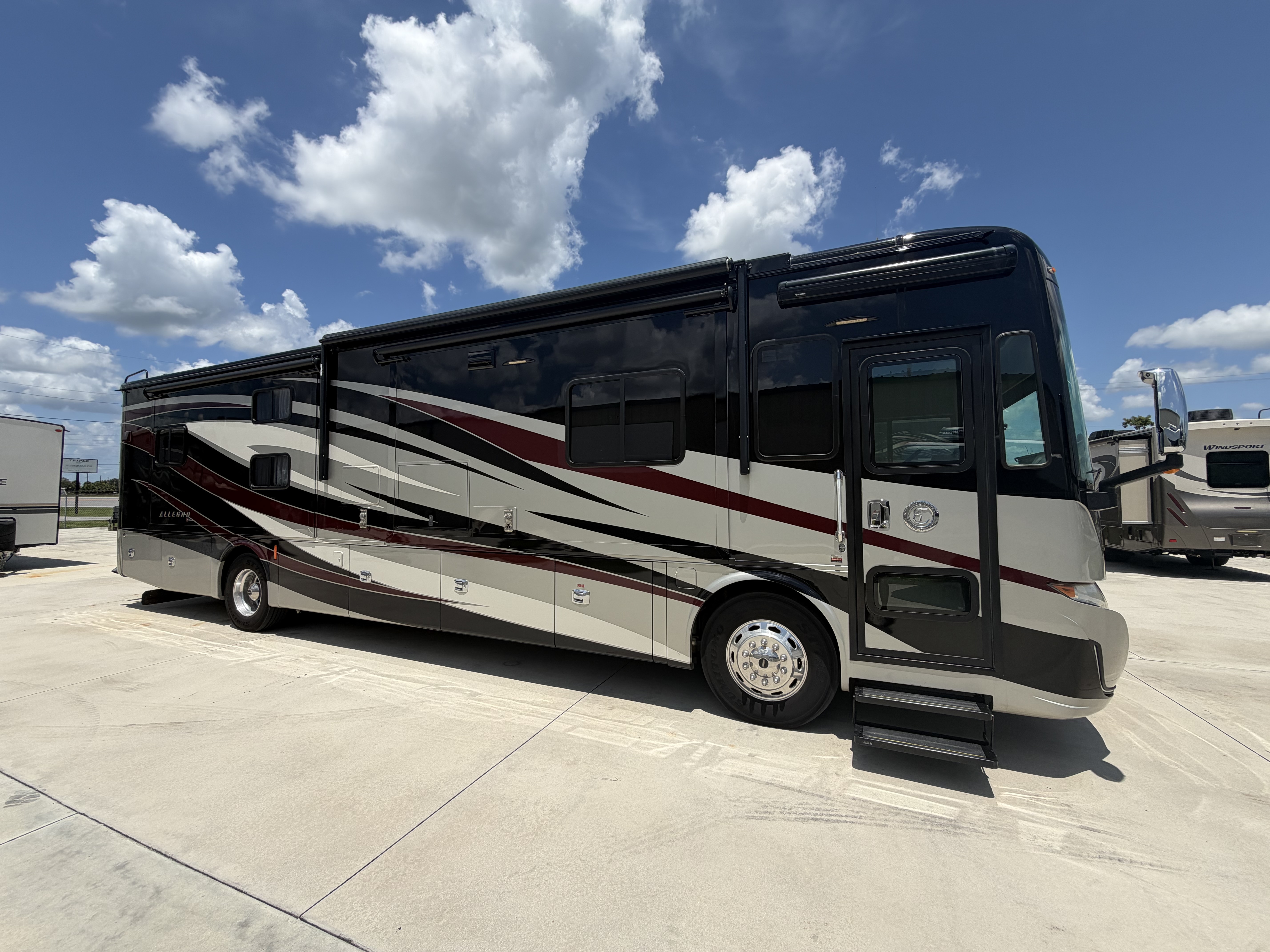 2018 Tiffin Motorhomes ALLEGRO RED 38QBA Class A Diesel Motorhome - Diesel Pusher RV