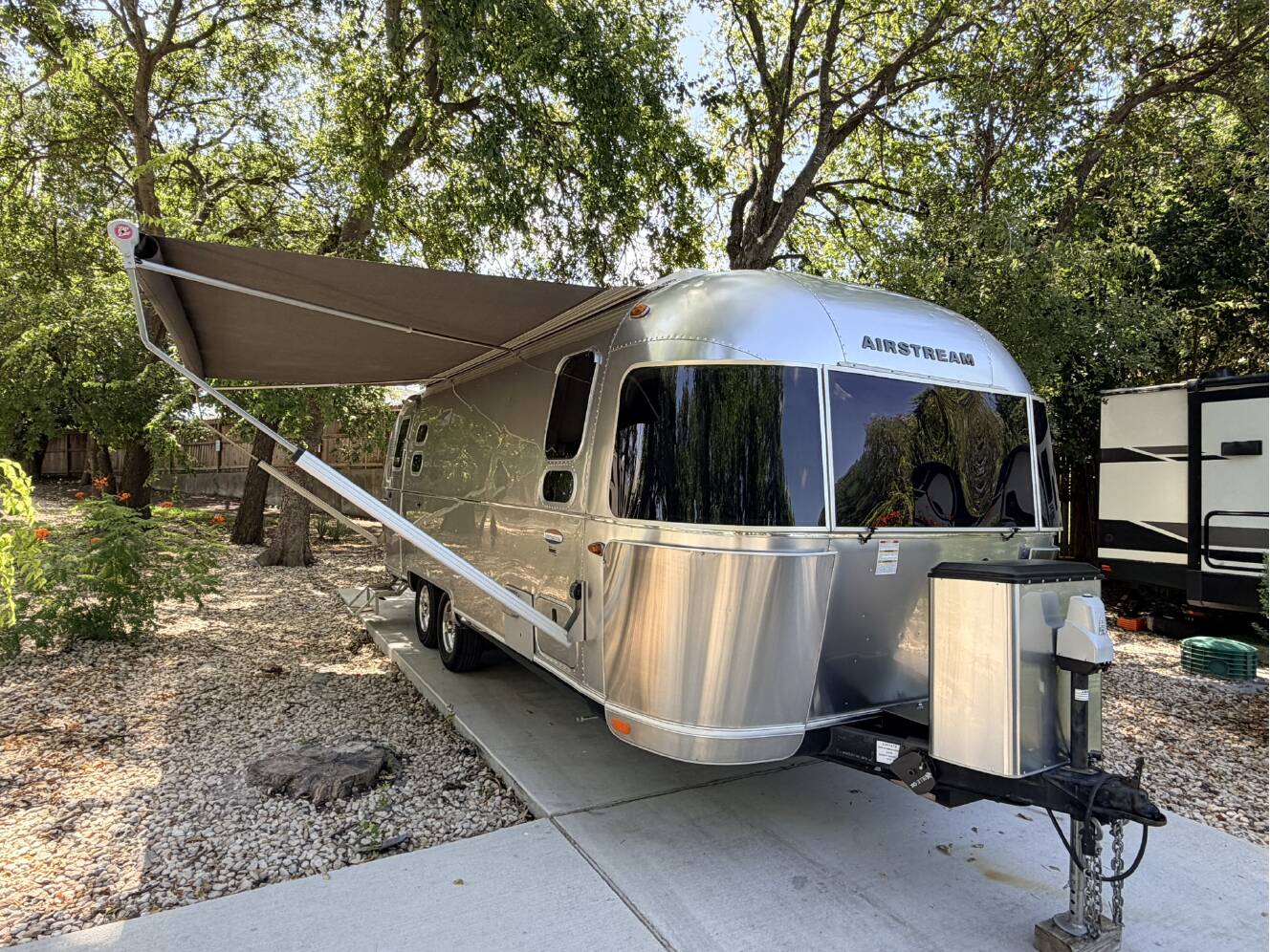 A photo of this 2019 Airstream INTERNATIONAL SIGNATURE 25FB SIGNATURE