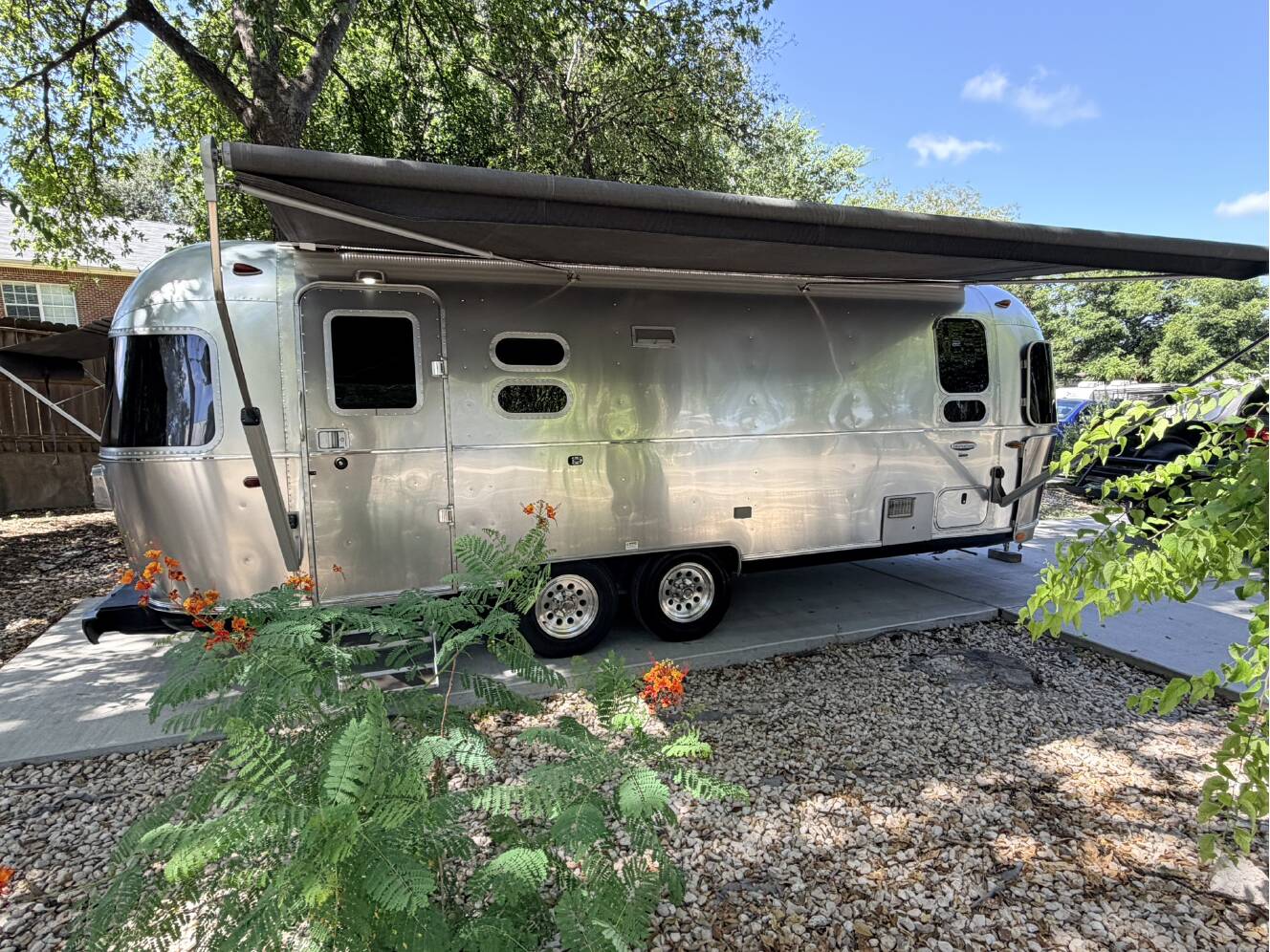 A photo of this 2019 Airstream INTERNATIONAL SIGNATURE 25FB SIGNATURE