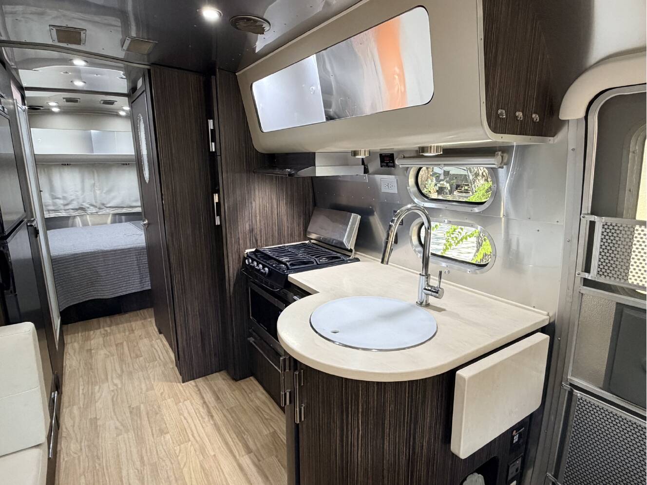 A photo of this 2019 Airstream INTERNATIONAL SIGNATURE 25FB SIGNATURE