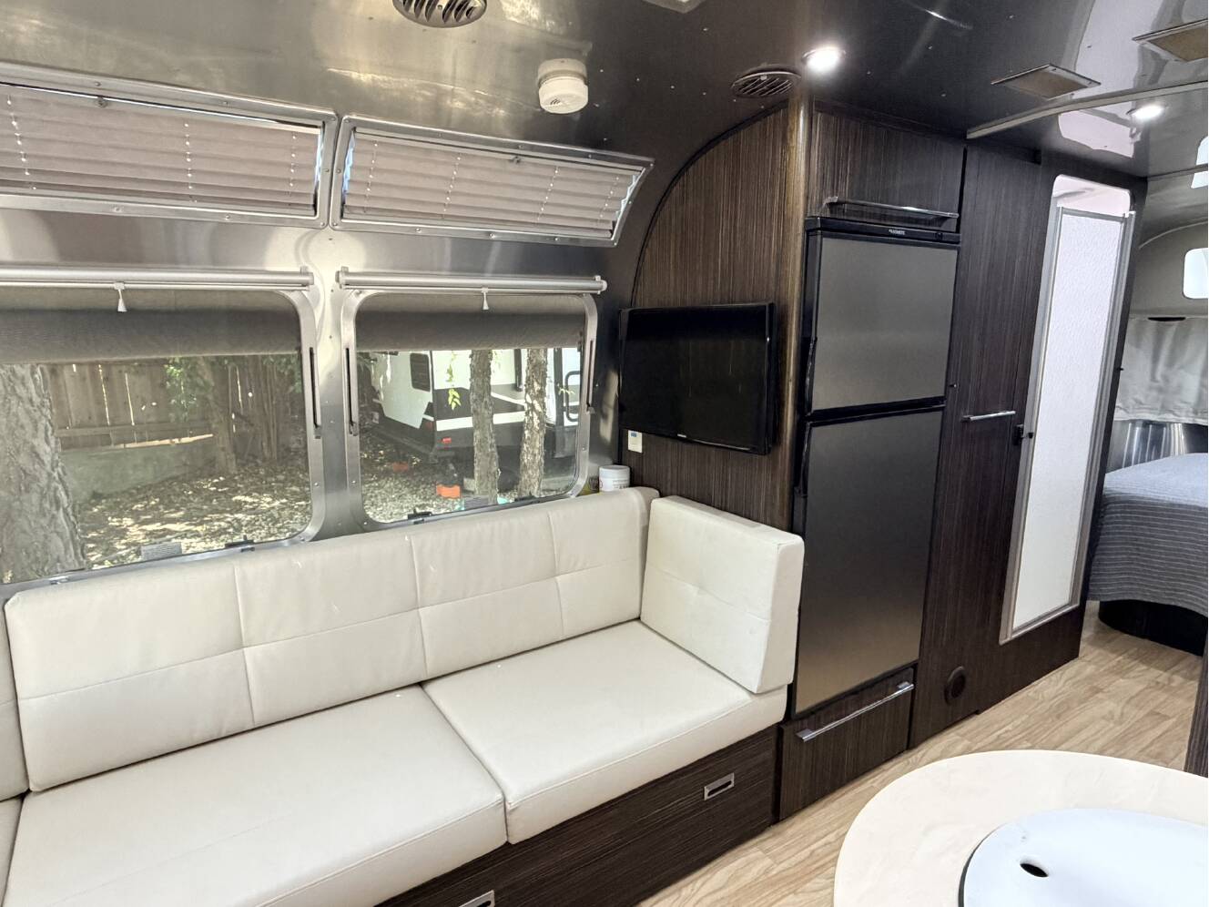 A photo of this 2019 Airstream INTERNATIONAL SIGNATURE 25FB SIGNATURE