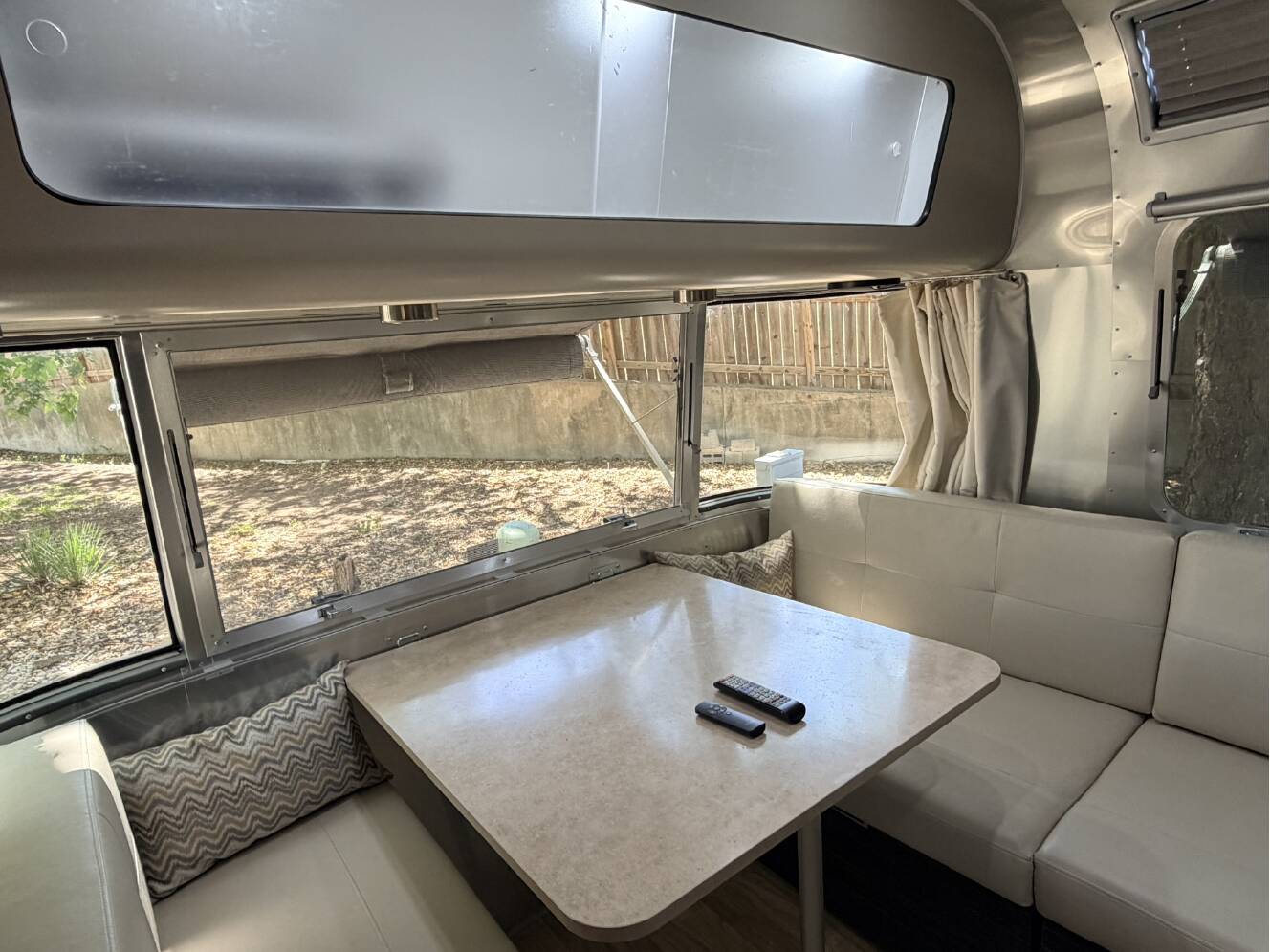 A photo of this 2019 Airstream INTERNATIONAL SIGNATURE 25FB SIGNATURE