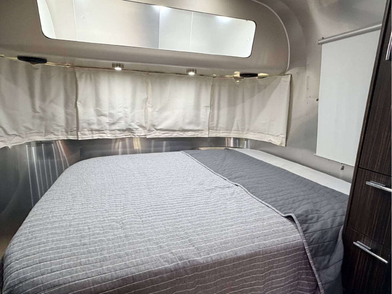 A photo of this 2019 Airstream INTERNATIONAL SIGNATURE 25FB SIGNATURE