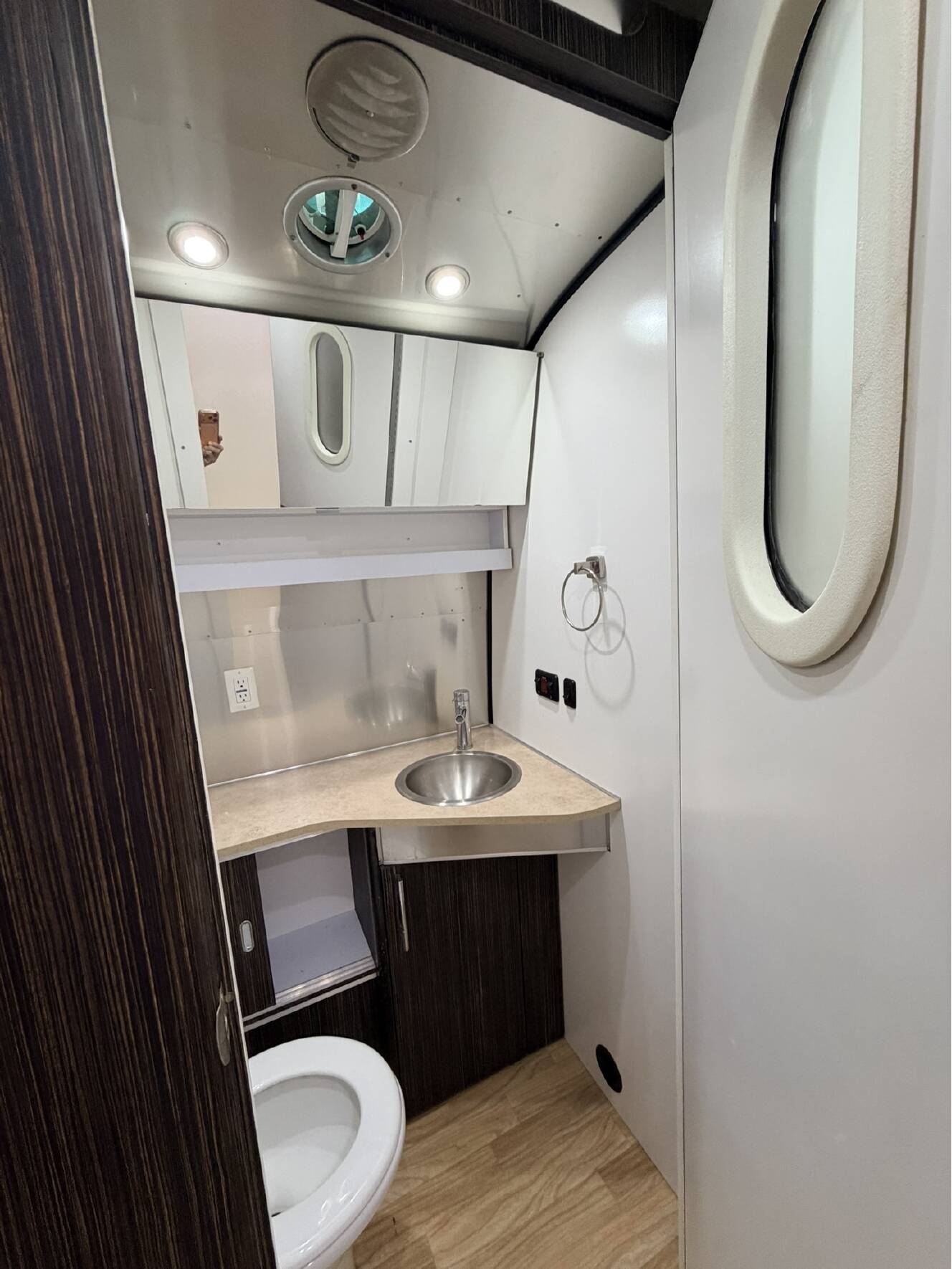 A photo of this 2019 Airstream INTERNATIONAL SIGNATURE 25FB SIGNATURE