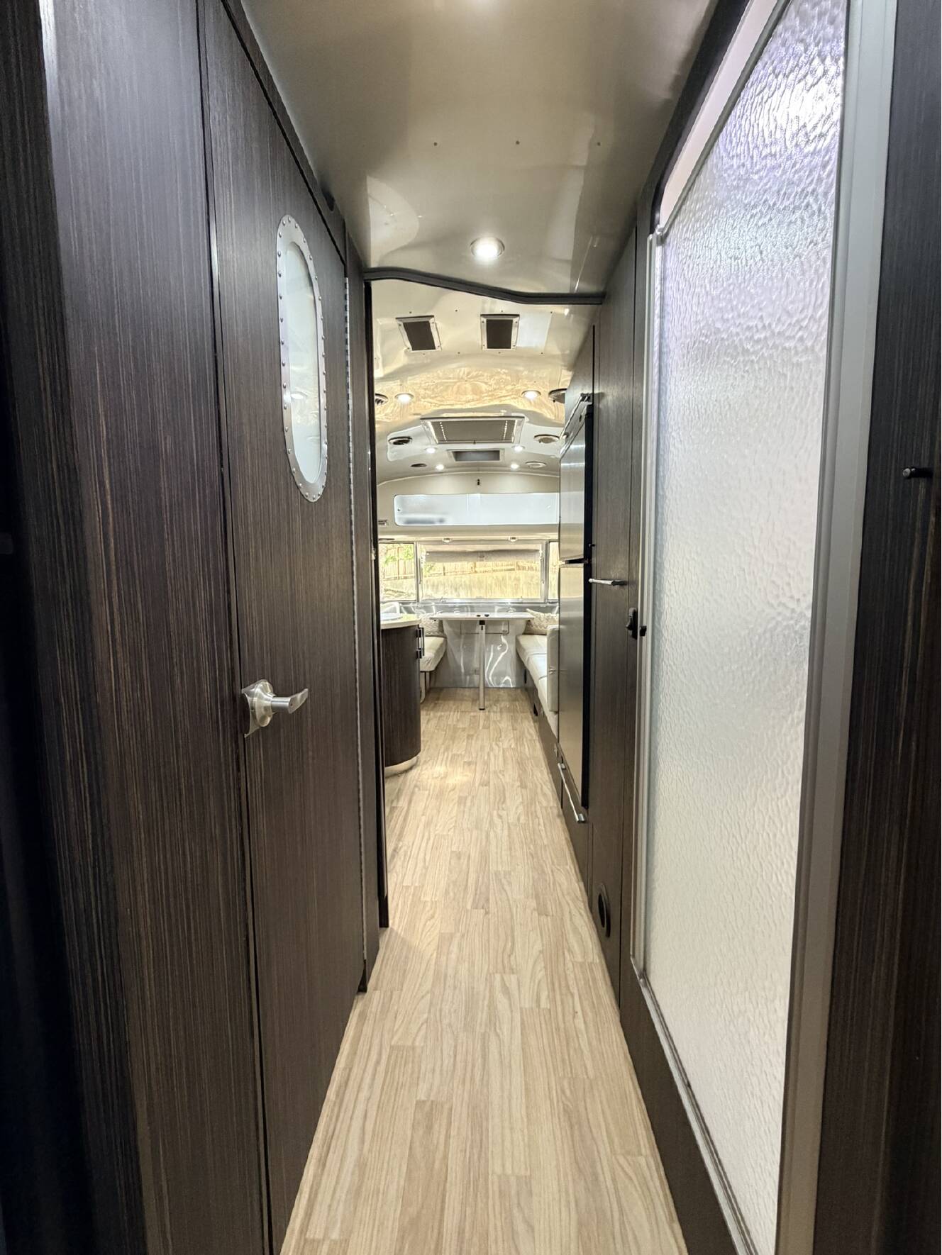 A photo of this 2019 Airstream INTERNATIONAL SIGNATURE 25FB SIGNATURE