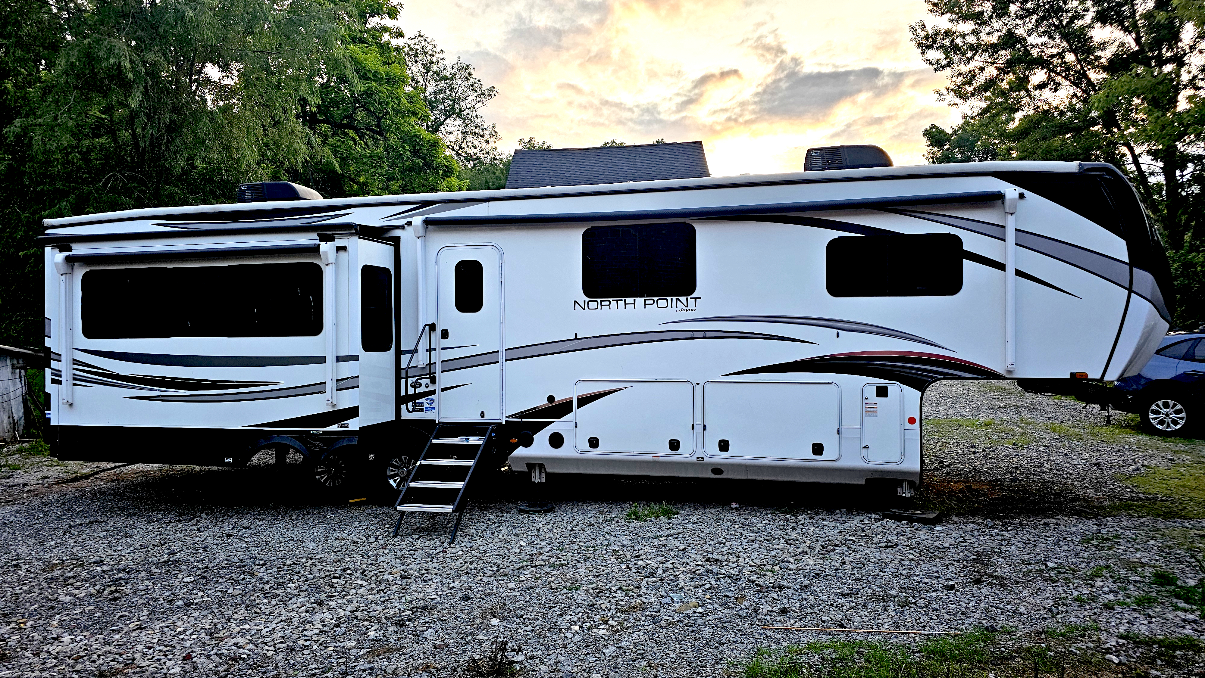 2022 Jayco NORTH POINT 377RLBH RV