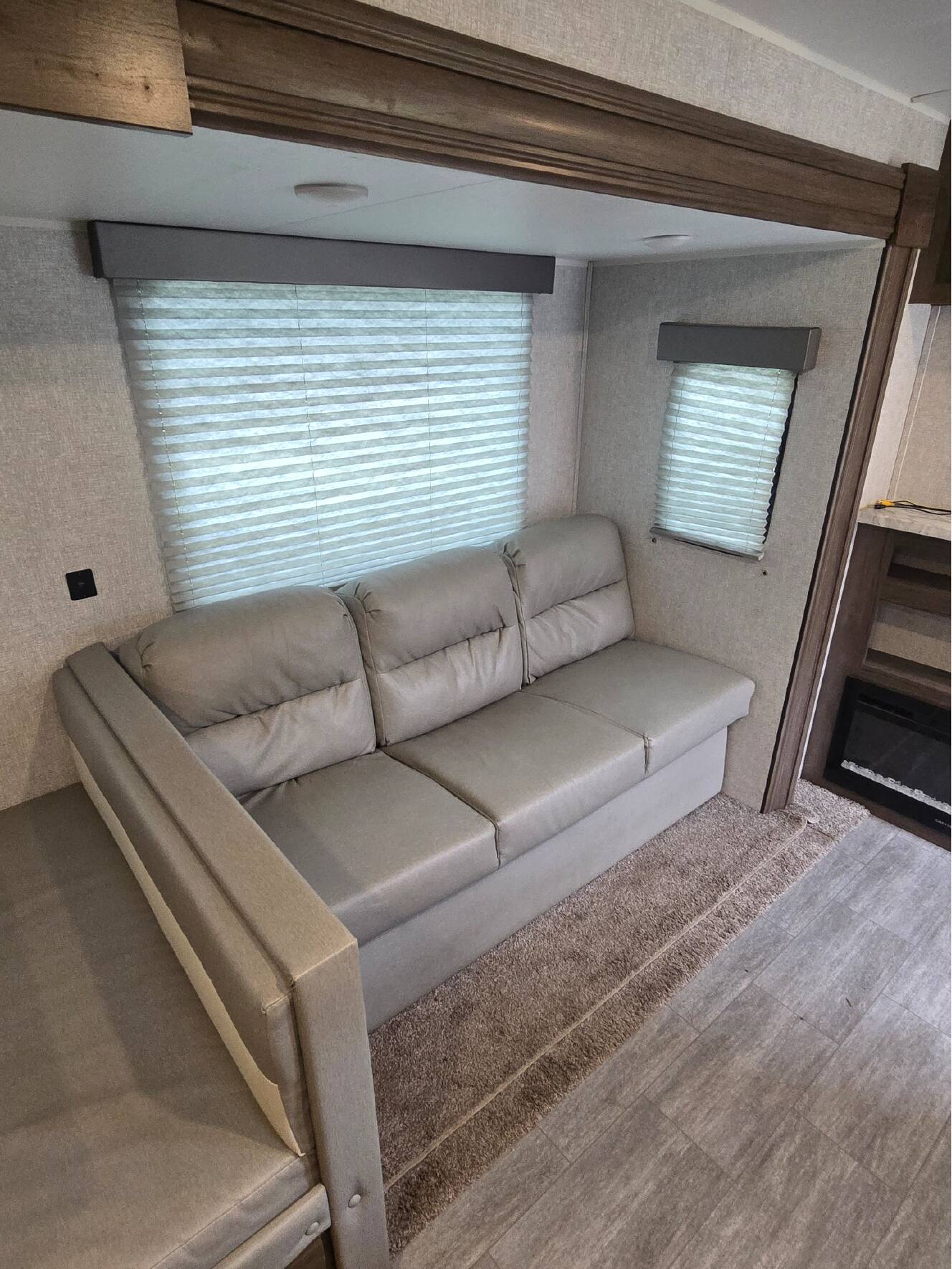 A photo of this 2021 East To West SILVER LAKE 31K3S