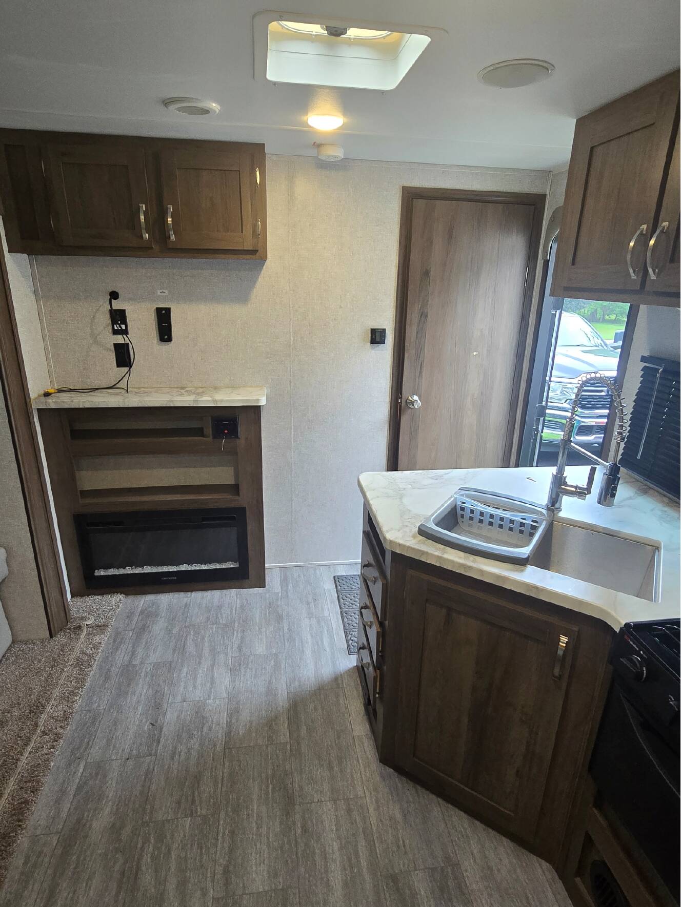 A photo of this 2021 East To West SILVER LAKE 31K3S