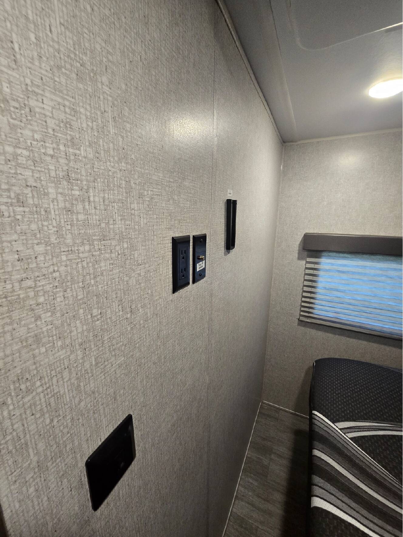A photo of this 2021 East To West SILVER LAKE 31K3S
