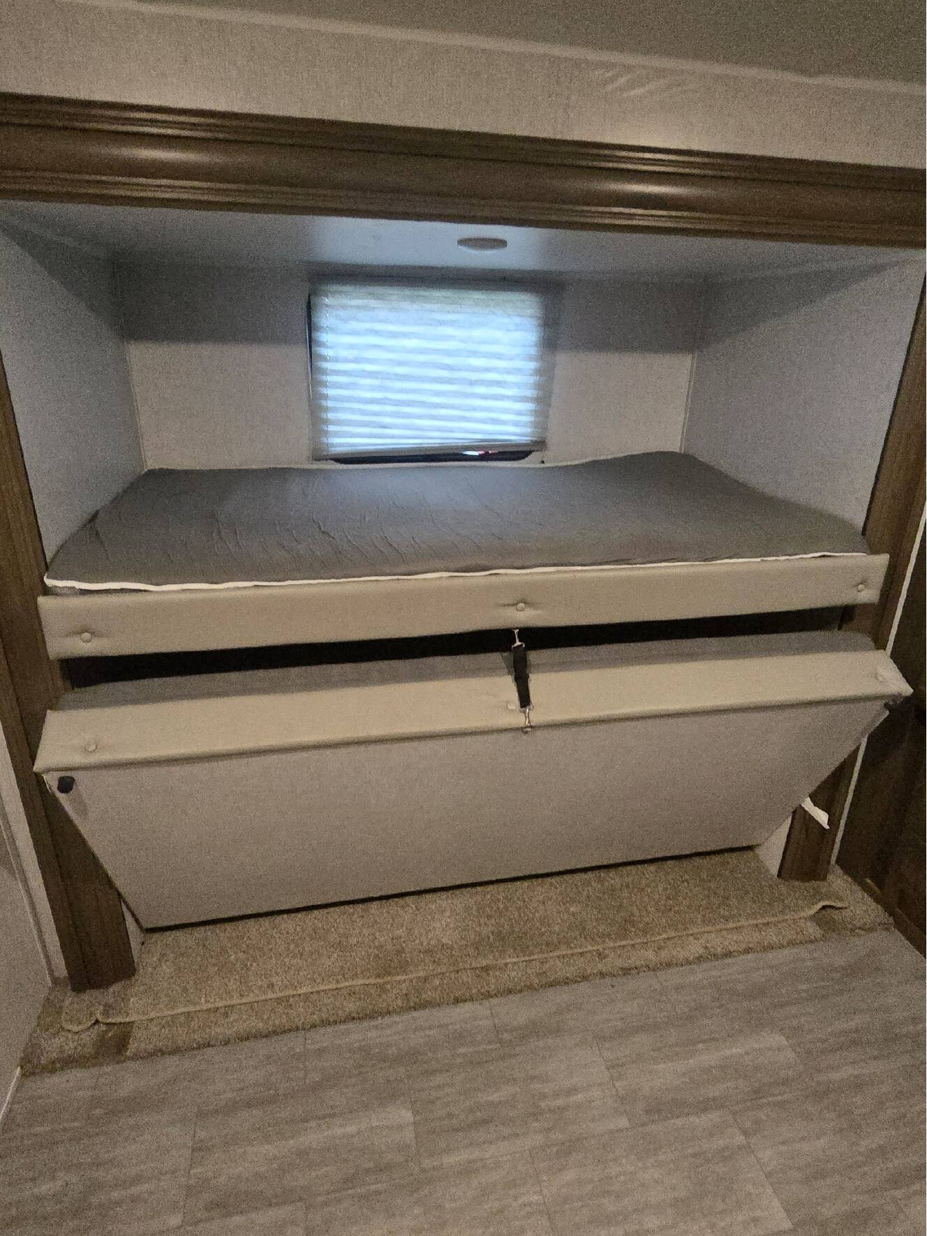 A photo of this 2021 East To West SILVER LAKE 31K3S