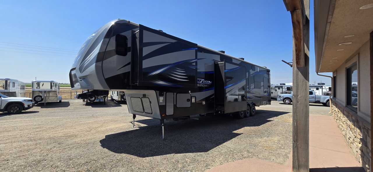 2015 Keystone FUZION 422 RV