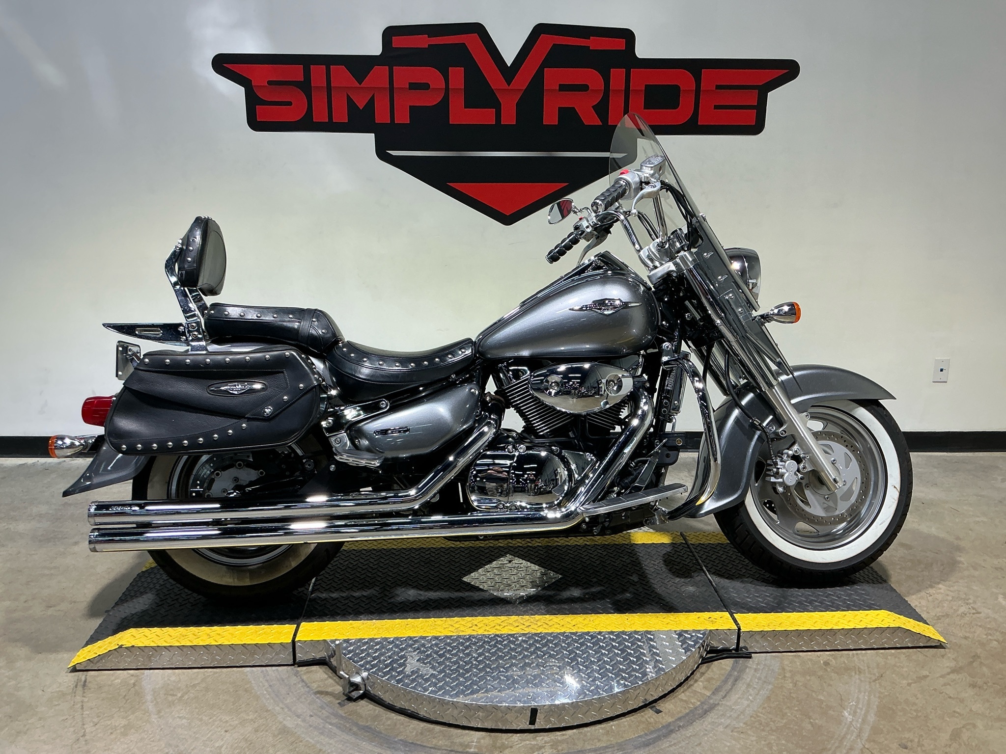 2007 Suzuki Boulevard C90T C90T in Eden Prairie, MN