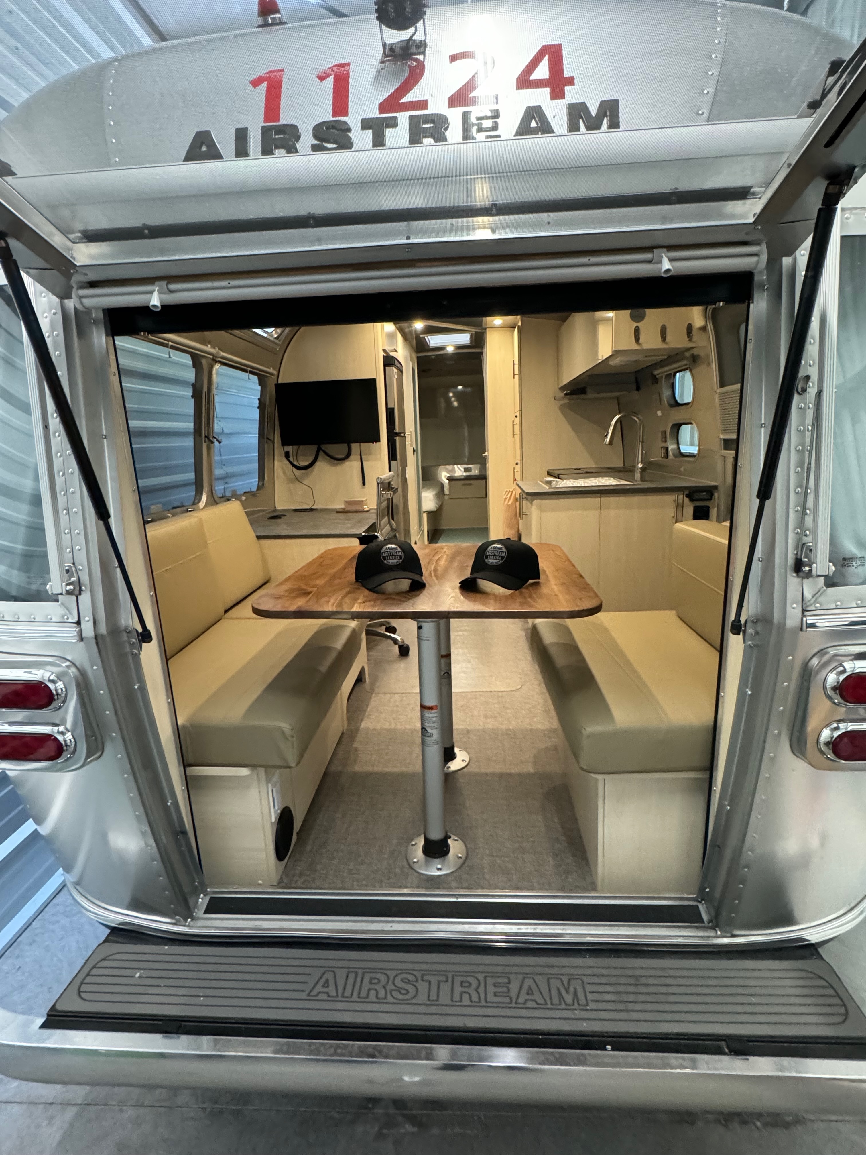 2022 Airstream FLYING CLOUD 27FB TWIN in deforest WI
