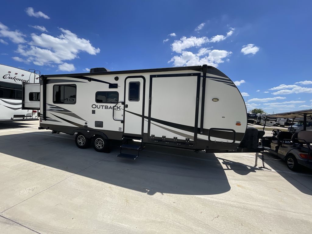 2020 Keystone OUTBACK ULTRA LITE 240URS in buda TX