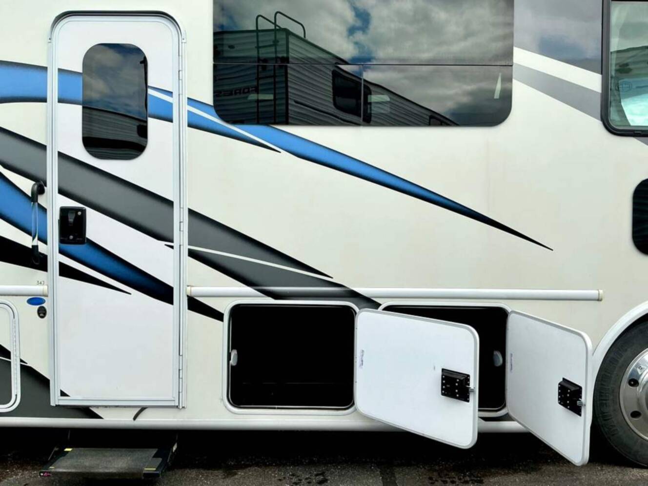 A photo of this 2023 Thor Motor Coach Hurricane 34J