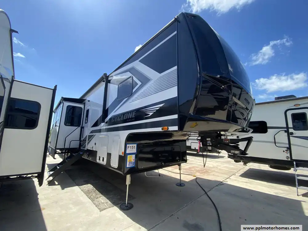 2027 Heartland Cyclone 3914 in new braunfels TX