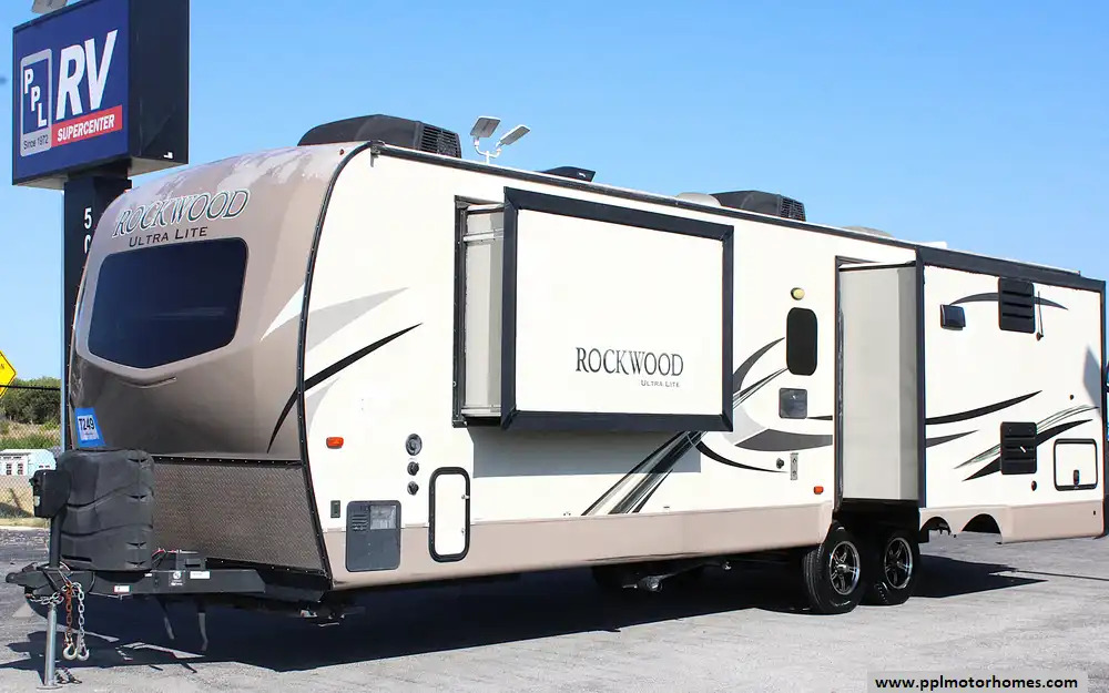 2018 Forest River Rockwood Ultra Lite 2906WS in decatur TX