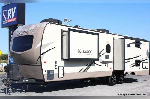2018 Forest River Rockwood Ultra Lite 2906WS in decatur TX
