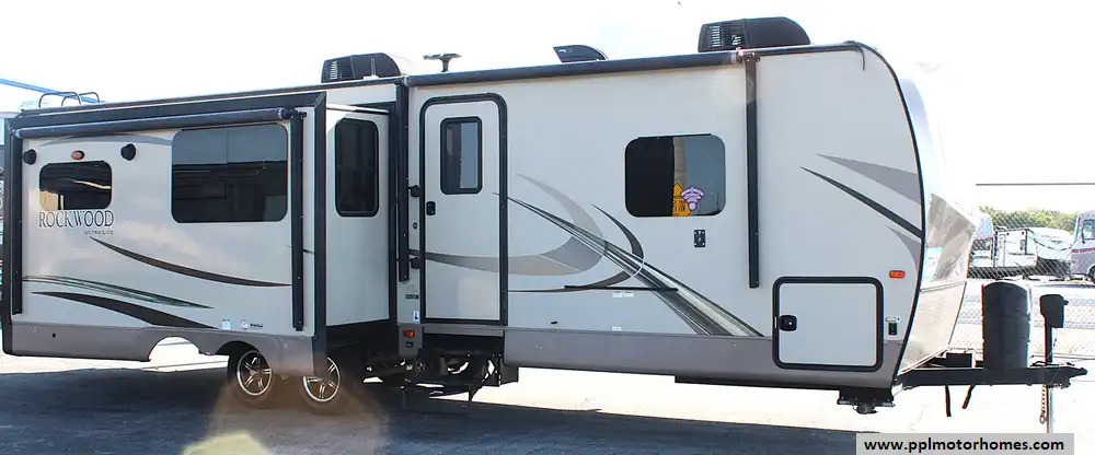 2018 Forest River Rockwood Ultra Lite 2906WS in decatur TX