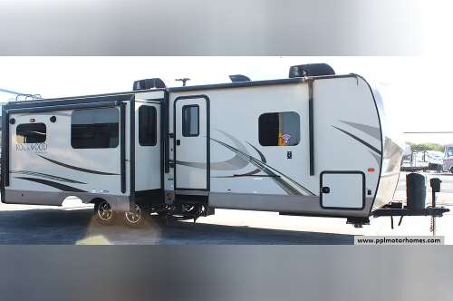 2018 Forest River Rockwood Ultra Lite 2906WS in decatur TX