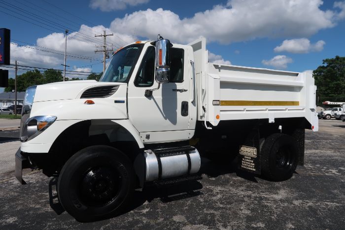 2011 INTERNATIONAL 7400 DUMP TRUCK 10yd ~ TOW ~ 1 OWNER ~ FREE SHIPPING in Springfield, MO