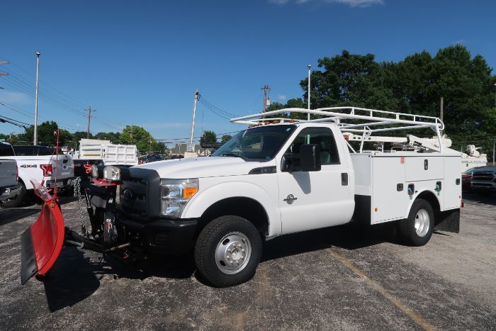 2016 FORD F350 4X4 6.7L DIESEL~ WESTERN PLOW~ NEW TIRES ~ 1 OWNER in Springfield, MO