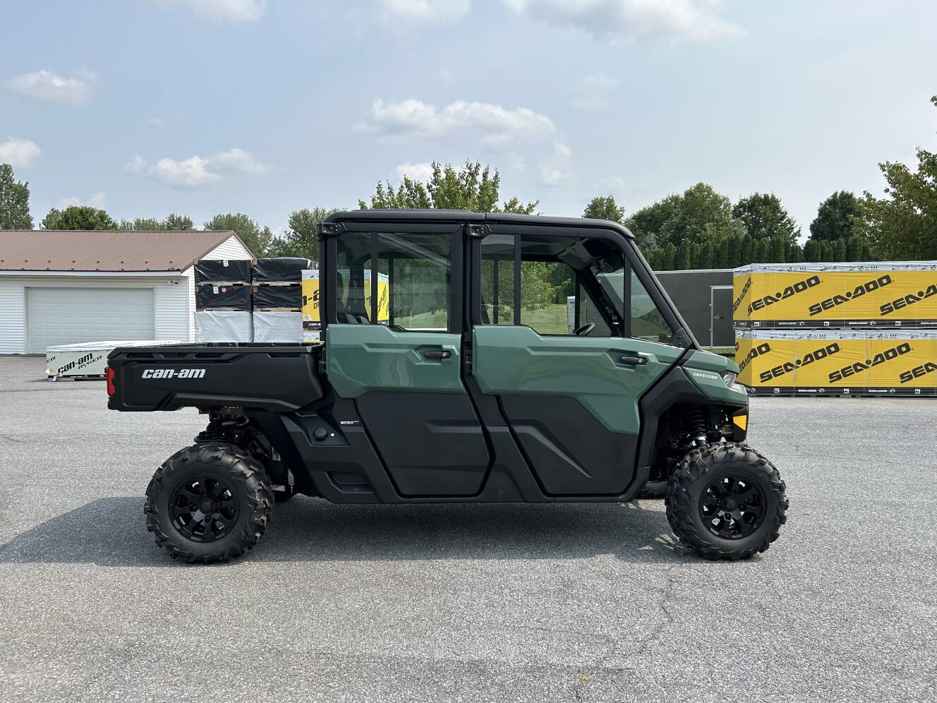 A photo of this 2026 Can-Am Defender MAX DPS CAB HD10