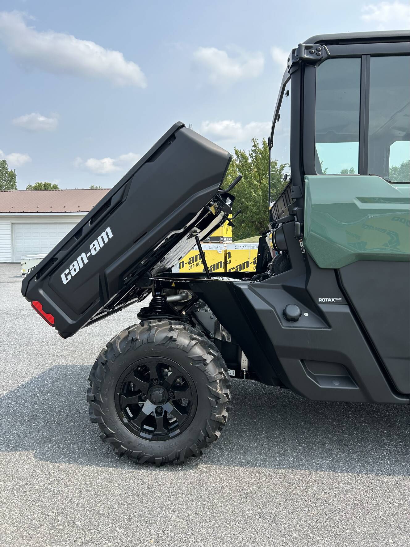 A photo of this 2026 Can-Am Defender MAX DPS CAB HD10