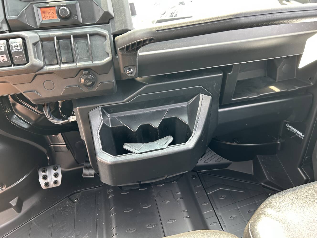A photo of this 2026 Can-Am Defender MAX DPS CAB HD10